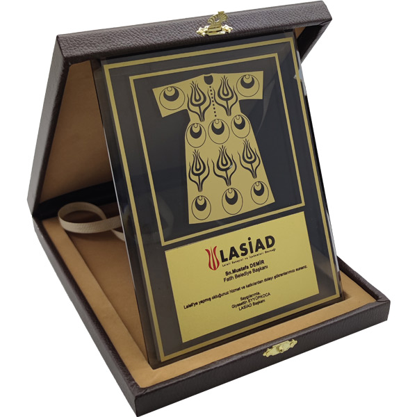 Kutulu Kristal Plaket — 15 x 20 cm